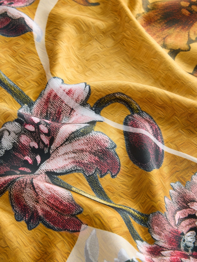 Gold Cerenity Floral Print - CERENE Large Square Scarf - Image 8 de 8