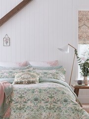 Morris & Co Cochineal Pink Strawberry Thief / Severn 100% Cotton Square Pillowcase - Image 3 of 4