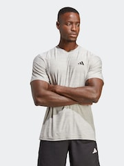 Серый - Спортивная футболка adidas Train Essentials - Изображение 1 из 7