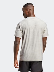 Серый - Спортивная футболка adidas Train Essentials - Изображение 2 из 7