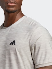 Серый - Спортивная футболка adidas Train Essentials - Изображение 5 из 7