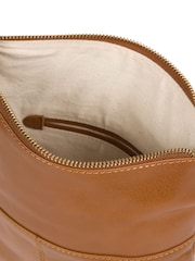 Dunkles Beige - Conkca Flare Clutch aus Leder - Bild 5 von 6