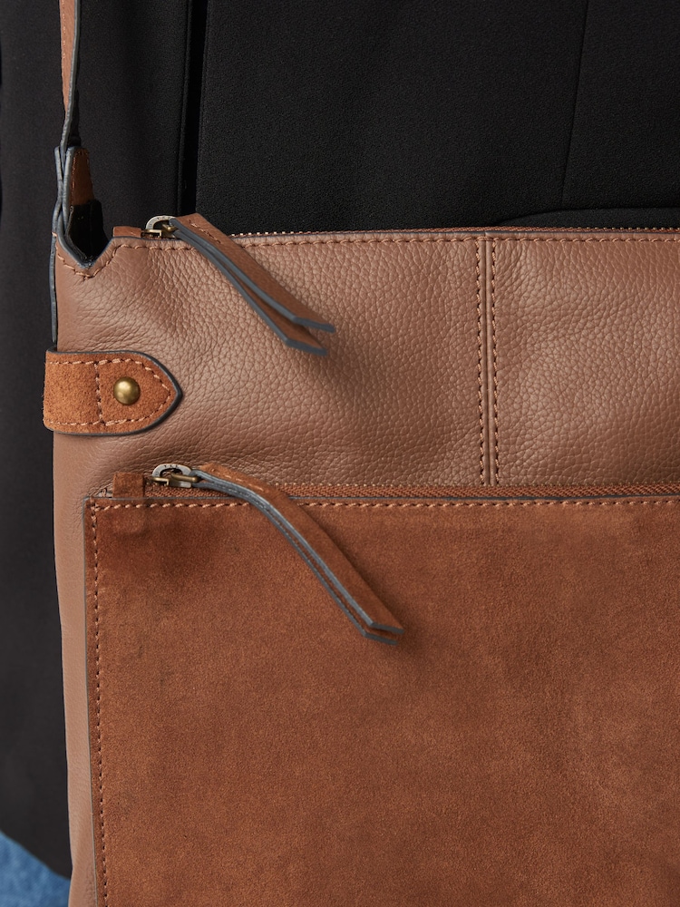 Tan Brown Leather Pocket Messenger Bag - Image 2 of 6