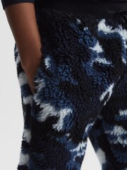 Reiss Blue Camo Deacon 4-9 yrs Camouflage Fleece Joggers - Image 4 of 7