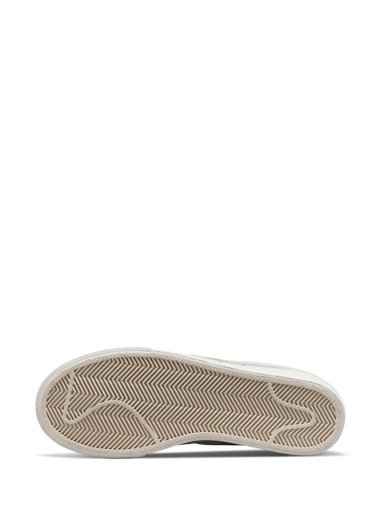 White Ground - Niskie buty sportowe na platformie Nike Blazer - Image 7 of 9