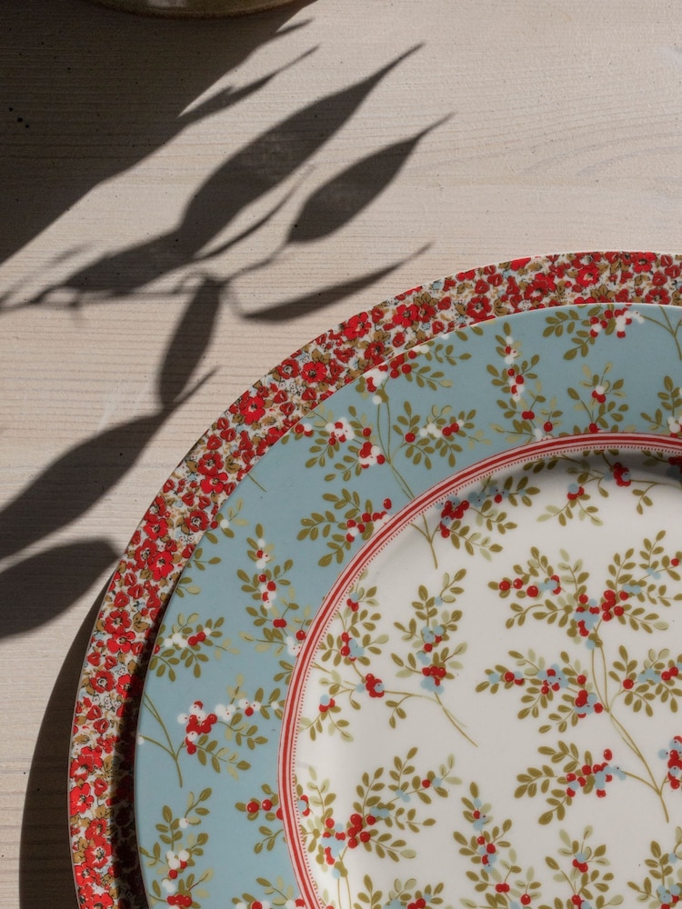 Laura Ashley Green Set of 4 Stockbridge Plates - Image 2 of 3