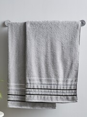 Catherine Lansfield Set of 2 Grey 100% Cotton Towels - Image 1 of 4