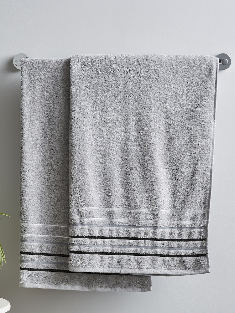 Catherine Lansfield Set of 2 Grey 100% Cotton Towels - Image 1 of 4