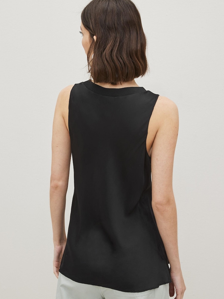Schwarz - Langes Satin-Trägertop mit geripptem Besatz - Bild 2 von 4 Schwarz - Langes Satin-Trägertop mit geripptem Besatz - Bild 2 von 4