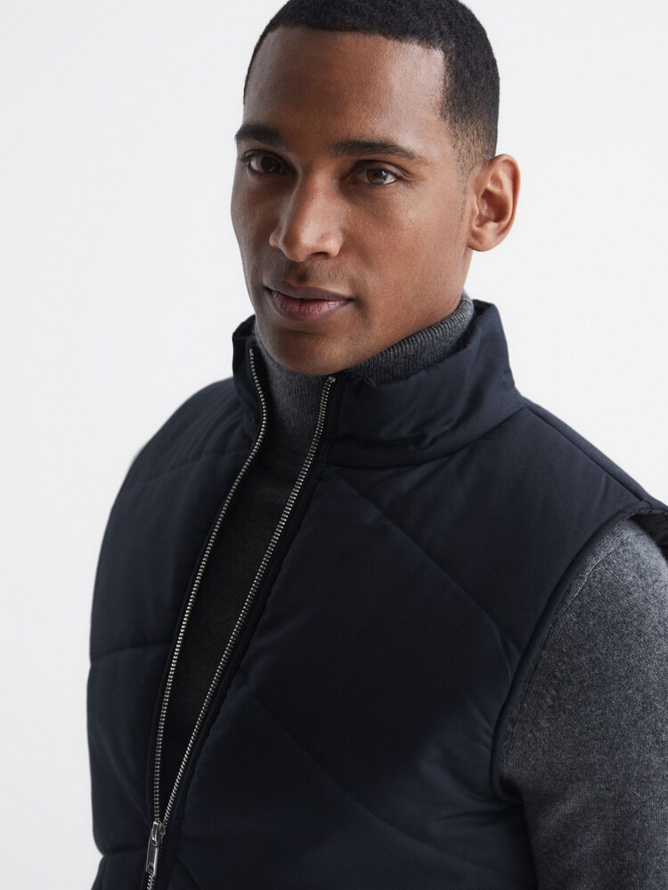Reiss Navy Maitland Sleeveless Quilted Knitted Gilet - Image 6 of 6