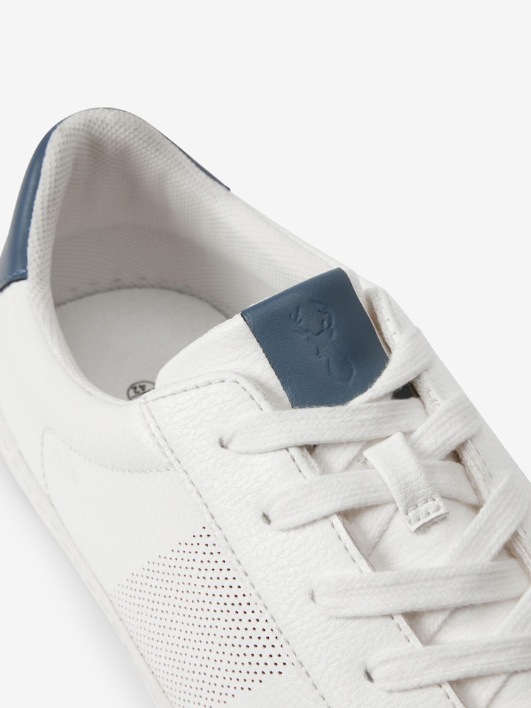 Weiß - Weite Passform - Turnschuhe mit seitlicher Perforierung - Bild 6 von 6
