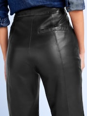 Schwarz - Cropped-Hose aus Leder in Straight Fit - Bild 4 von 5