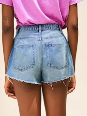 Mittelblau - Denim-Shorts aus Baumwolle mit Häkeltasche - Bild 3 von 5
