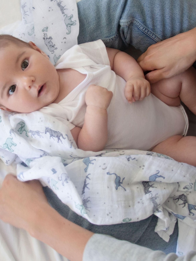 aden + anais Natural Large 100% Cotton Muslin Rising Star Blankets 2 Pack - Image 2 of 4