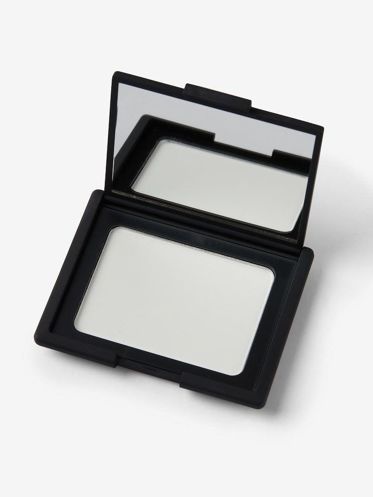 Flawless Finish Translucent Pressed Powder - Image 1 of 8