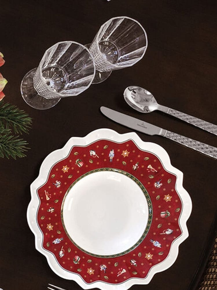 Villeroy and Boch Red Toys Delight Christmas Deep Plate - Image 2 of 2