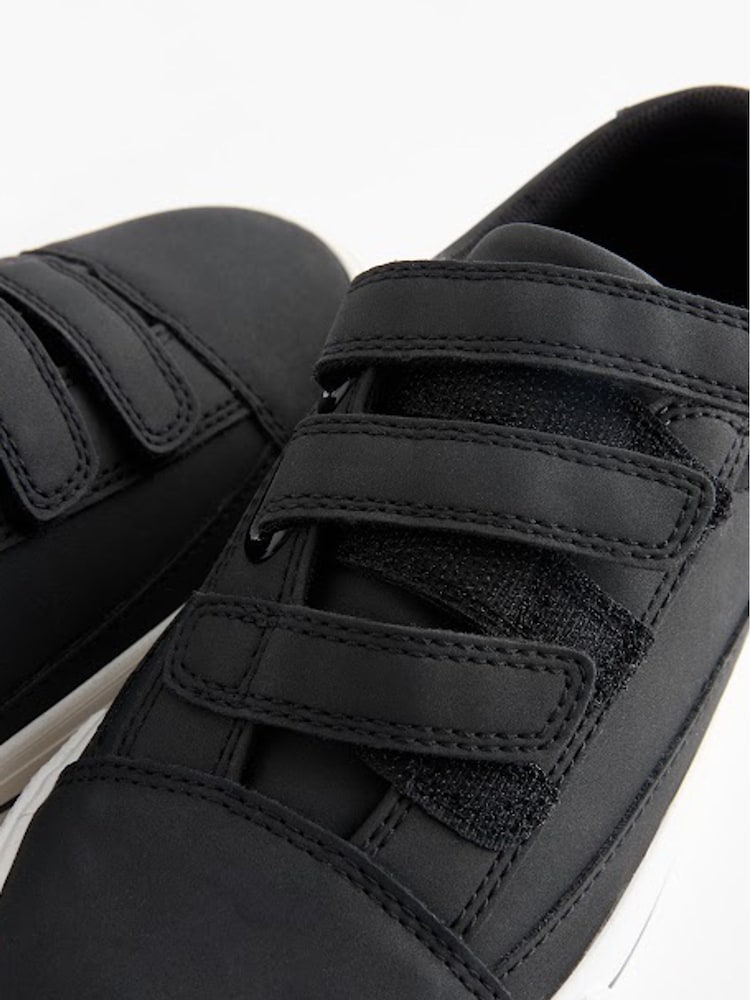 Schwarz - Schuhe mit Klettverschluss - Bild 2 von 4 Schwarz - Schuhe mit Klettverschluss - Bild 2 von 4