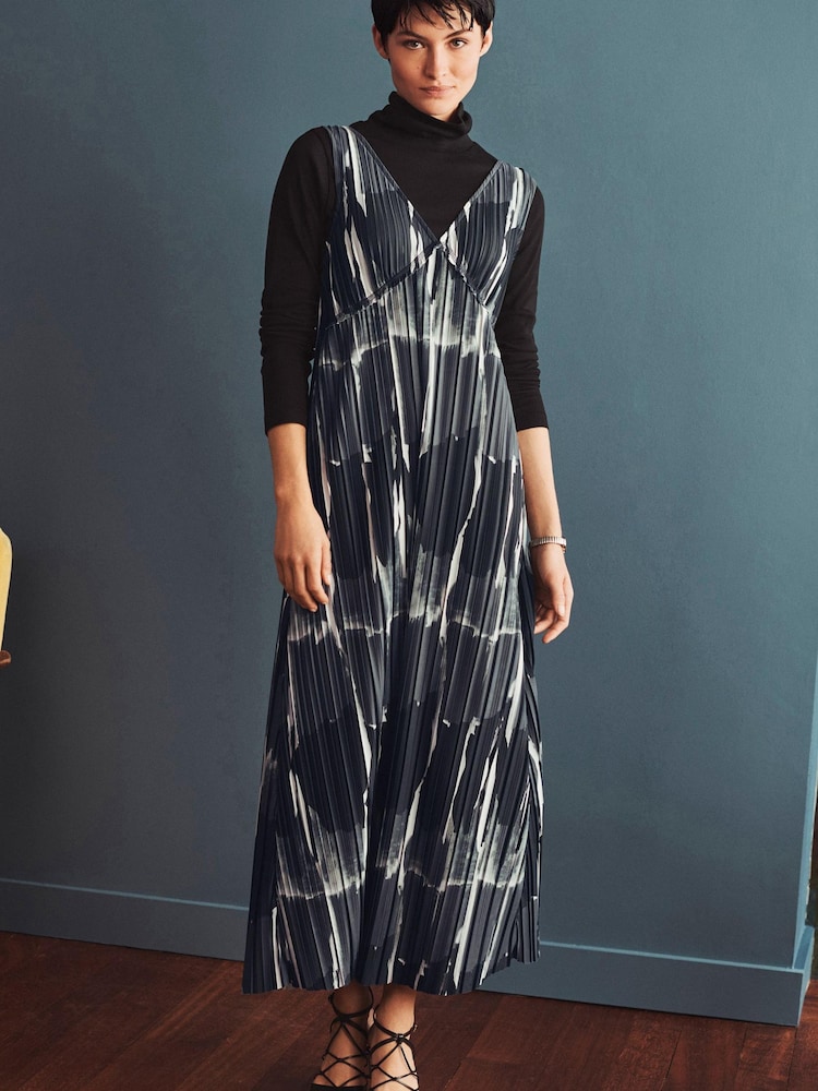 Blau/Schwarzer abstrakter Print - Plissiertes Maxikleid in geradem Schnitt - Bild 2 von 8 Blau/Schwarzer abstrakter Print - Plissiertes Maxikleid in geradem Schnitt - Bild 2 von 8