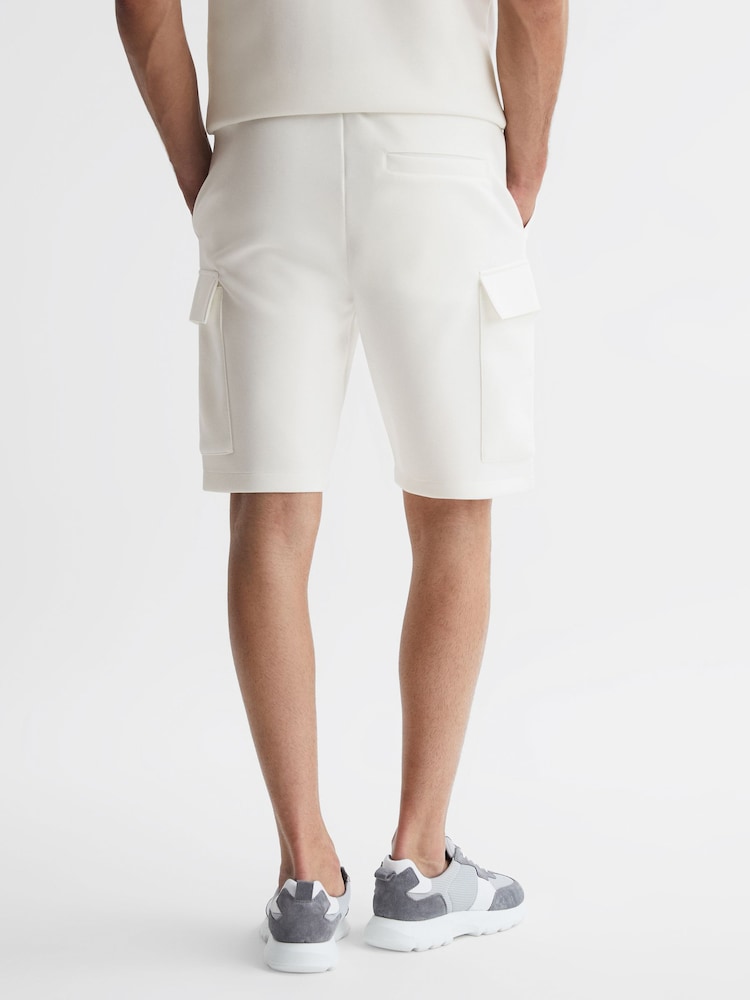 Reiss White Oliver Interlock Jersey Cargo Shorts - Image 4 of 4