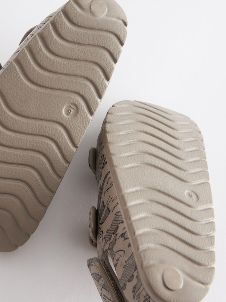 Steinfarben, bedruckt - Eva-Sandalen mit doppeltem Schnallen-Knöchelriemen - Bild 4 von 4 Steinfarben, bedruckt - Eva-Sandalen mit doppeltem Schnallen-Knöchelriemen - Bild 4 von 4