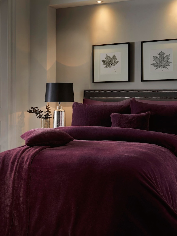 Soiree Burgundy Red Natasha Faux Fur Duvet Cover and Pillowcase Set - Image 2 of 4