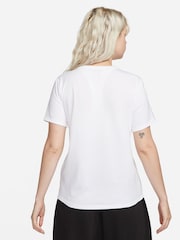 Nike White Sportswear Club Essentials T-Shirt - Image 2 of 5
