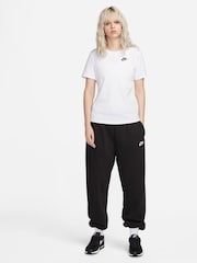 Nike White Sportswear Club Essentials T-Shirt - Image 3 of 5