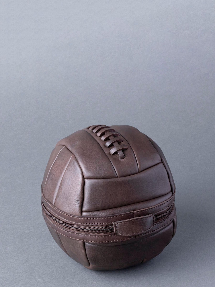 Lakeland Leather Football Brown Vintage Leather Wash Bag - Image 2 of 5