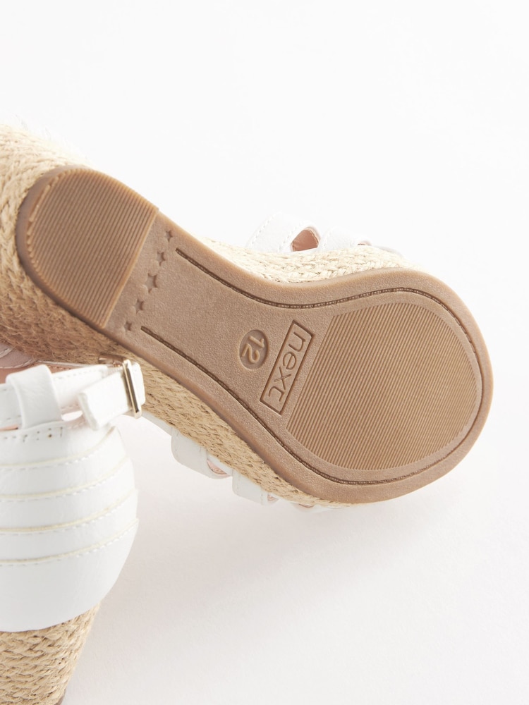 Weiß - Sandalen mit Knöchelriemen und geflochtenem Keilabsatz - Bild 5 von 5 Weiß - Sandalen mit Knöchelriemen und geflochtenem Keilabsatz - Bild 5 von 5
