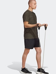 Olivgrün - adidas Train Essentials Training T-Shirt mit Stretch - Bild 3 von 7