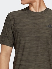 Olivgrün - adidas Train Essentials Training T-Shirt mit Stretch - Bild 5 von 7