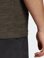 Olivgrün - adidas Train Essentials Training T-Shirt mit Stretch - Bild 6 von 7