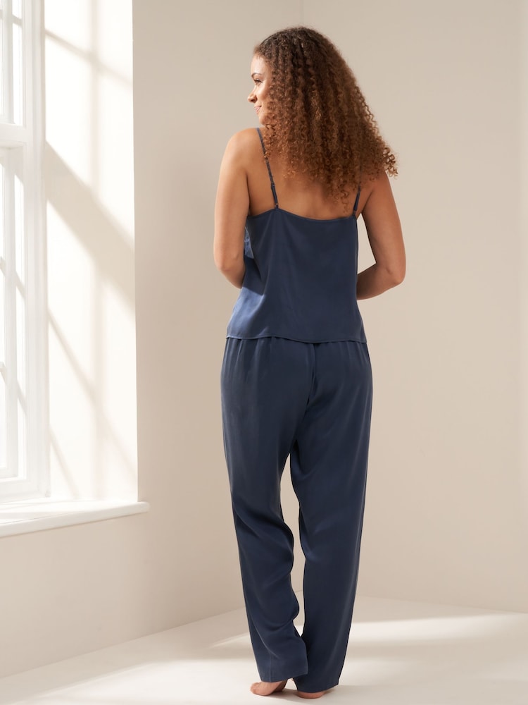 Truly Midnight Set mit Trägertop aus Seide und Hose, Blau - Bild 2 von 4