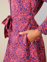 Rosa mit Bordürenmuster - Langärmeliges Midi-Hemdkleid mit Gürtel - Bild 2 von 5