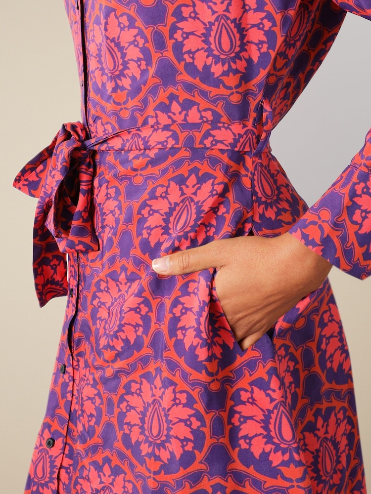 Rosa mit Bordürenmuster - Langärmeliges Midi-Hemdkleid mit Gürtel - Bild 2 von 5