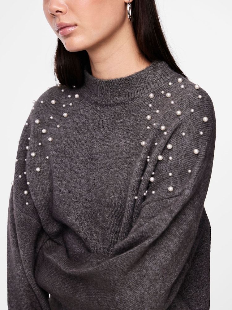 رمادي - PIECES Round Neck Pearl Embellished Nod To Christmas Detail Jumper - Image 4 of 5