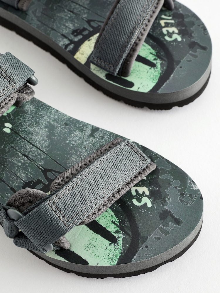 Grau mit Graffiti - Trekker-Sandalen - Bild 6 von 6 Grau mit Graffiti - Trekker-Sandalen - Bild 6 von 6