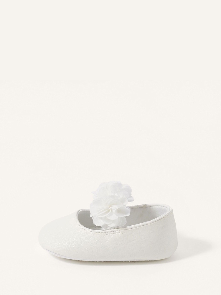 Monsoon – Schimmernde Babyschuhe mit Blumenverzierung - Bild 2 von 3