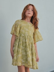 Zartgrün - Lochstickerei Kleid (3–16 Jahre) - Bild 1 von 4