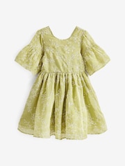 Zartgrün - Lochstickerei Kleid (3–16 Jahre) - Bild 3 von 4