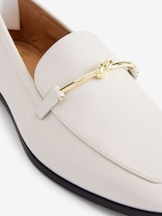Porzellan/Weiß - Forever Comfort® Lederslipper mit Metall- und Knotendetails - Bild 4 von 8