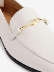 Porzellan/Weiß - Forever Comfort® Lederslipper mit Metall- und Knotendetails - Bild 8 von 8