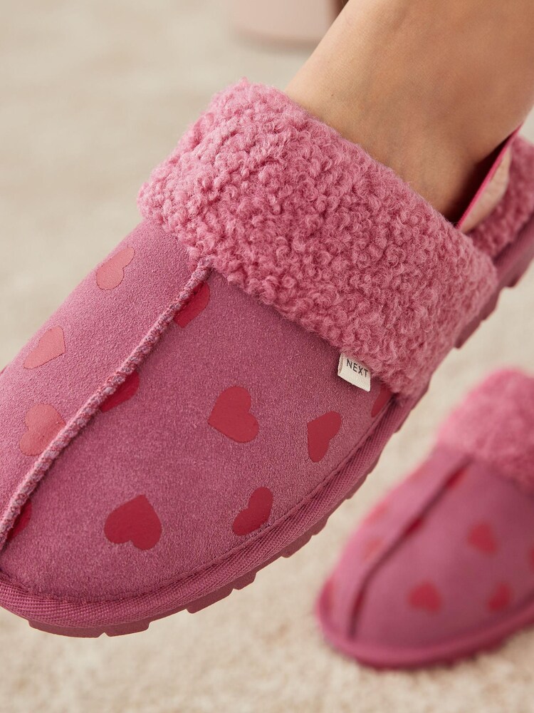 Różowy z motywem serc - Suede Mule Slippers with Elastic Support - Image 3 of 7