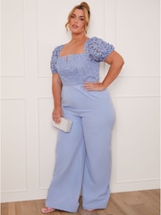 Chi Chi London Geblümter Jumpsuit mit Puffärmeln, Plussgrösse - Bild 1 von 4