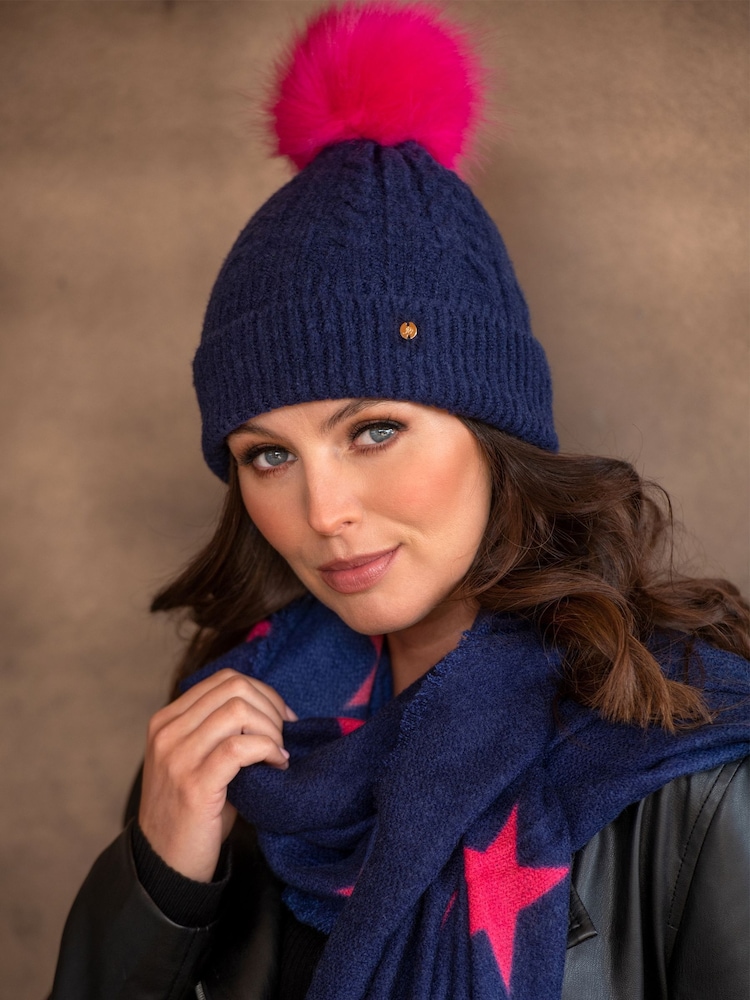 Marineblau/Rosa - Pour Moi Strickmütze mit Zopfmuster und Kontrastbommel - Bild 1 von 4
