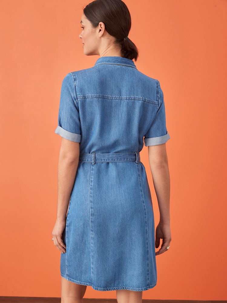 Mittelblau - Minikleid aus Tencel™ mit Bindegürtel und Utility-Detail - Bild 2 von 5