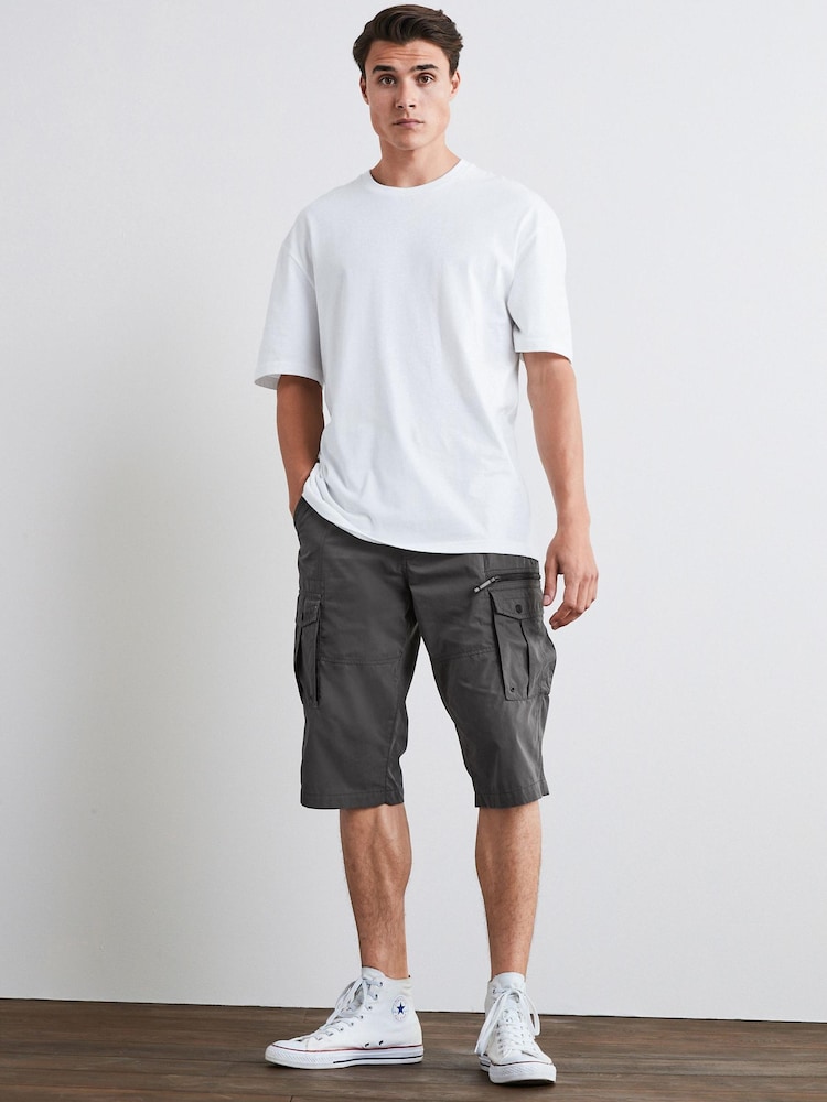 Anthrazitgrau - Länger geschnittene Cargo-Shorts mit Gürtel - Bild 2 von 8 Anthrazitgrau - Länger geschnittene Cargo-Shorts mit Gürtel - Bild 2 von 8