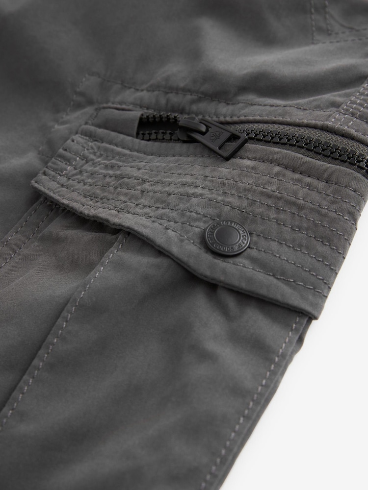 Anthrazitgrau - Länger geschnittene Cargo-Shorts mit Gürtel - Bild 8 von 8 Anthrazitgrau - Länger geschnittene Cargo-Shorts mit Gürtel - Bild 8 von 8