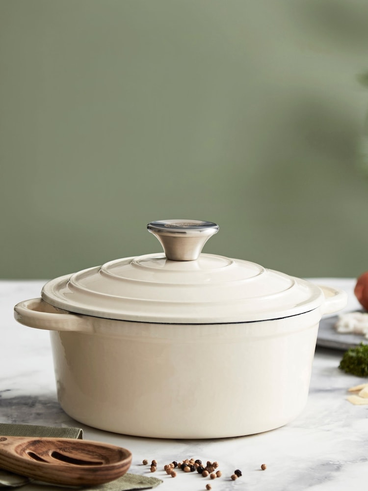 Barbary & Oak Cream 20cm Foundry Round Cast Iron Casserole Pan - Image 1 of 5