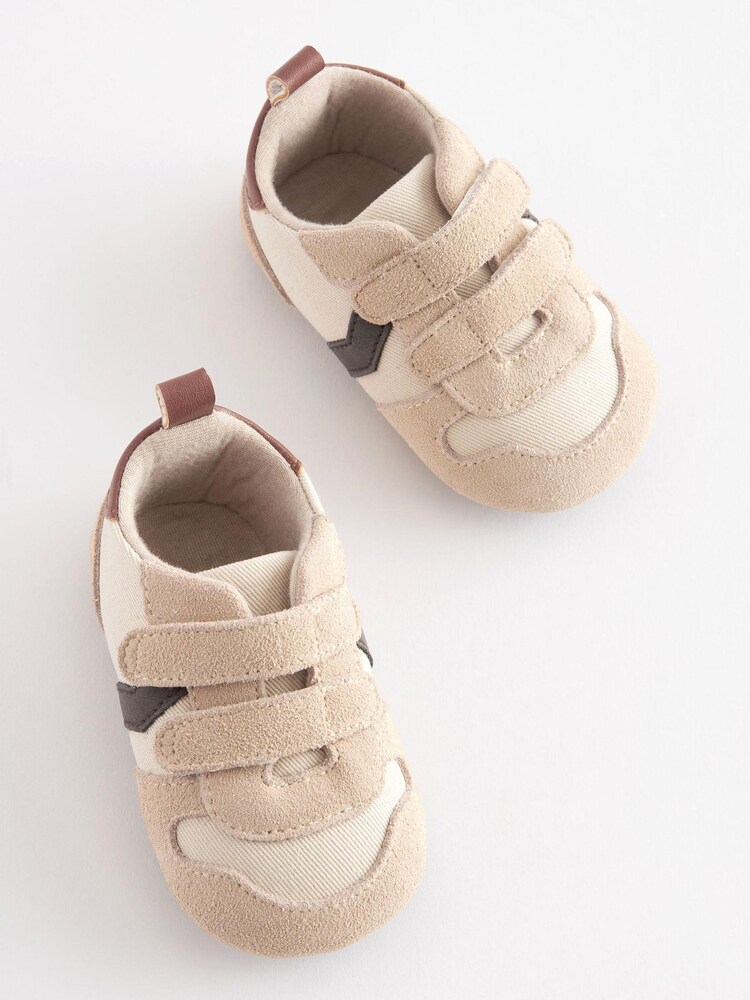 Stein/Natur - Baby-Sportschuhe mit Klettverschluss (0–24 M.) - Bild 1 von 5 Stein/Natur - Baby-Sportschuhe mit Klettverschluss (0–24 M.) - Bild 1 von 5